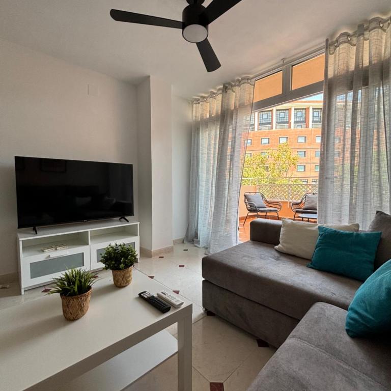 Piso céntrico con parking privado y terraza super - Apartamento - 2