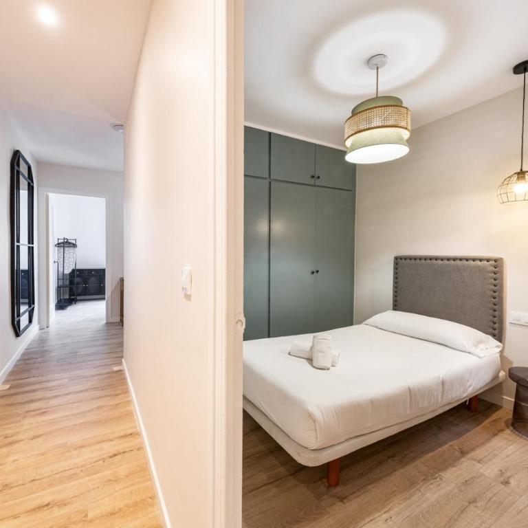 BeBarceloner Eixample Apartments- 4 bedrooms - Apartamento - 24