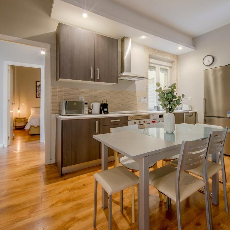 Excelente piso de 3 habitaciones en La Latina-Centro - Apartment - 6