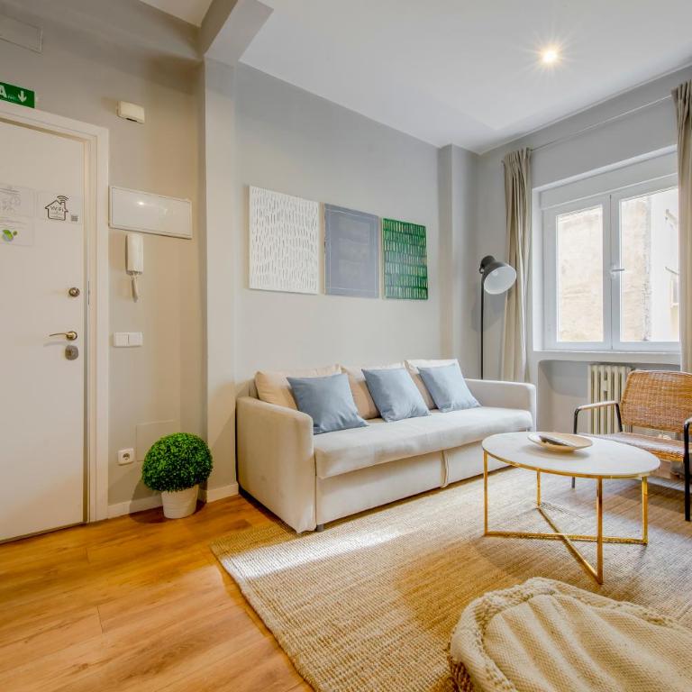 Excelente piso de 3 habitaciones en La Latina-Centro - Apartment - 3