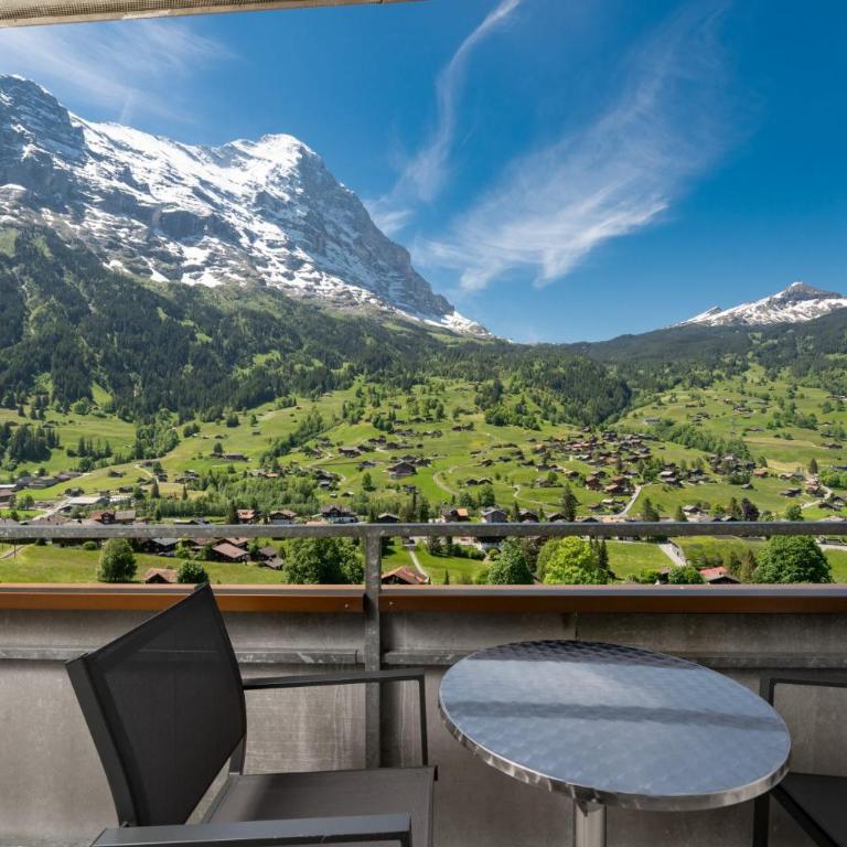 Jungfrau Lodge, Annex Crystal - Habitación Doble con balcón y vistas al Eiger - 2