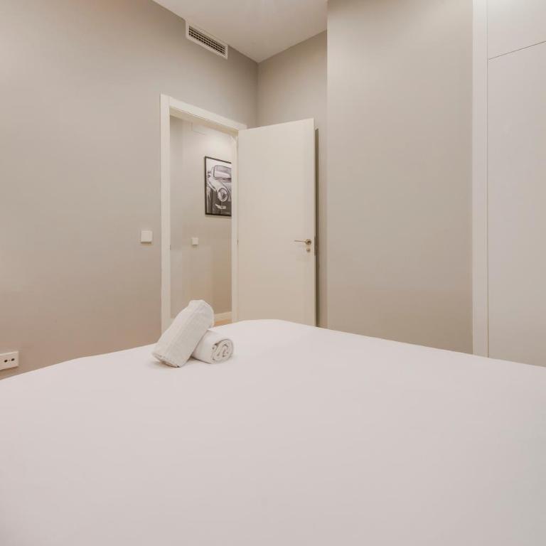 Acogedor Apt 3 habitaciones y terraza en el Centro de Madrid - Apartment - 16