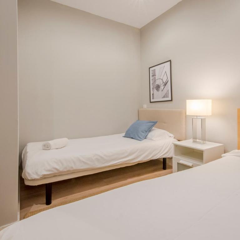 Acogedor Apt 3 habitaciones y terraza en el Centro de Madrid - Apartment - 19