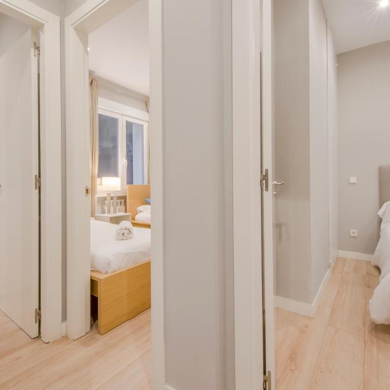 Acogedor Apt 3 habitaciones y terraza en el Centro de Madrid - Apartment - 12
