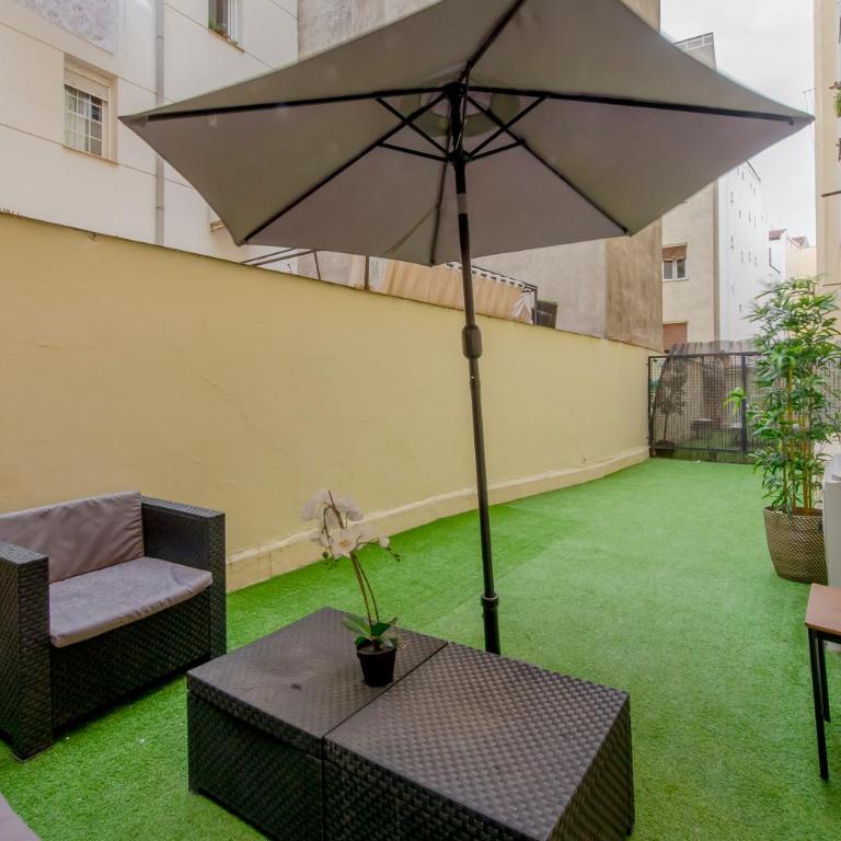 Acogedor Apt 3 habitaciones y terraza en el Centro de Madrid - Apartment - 23