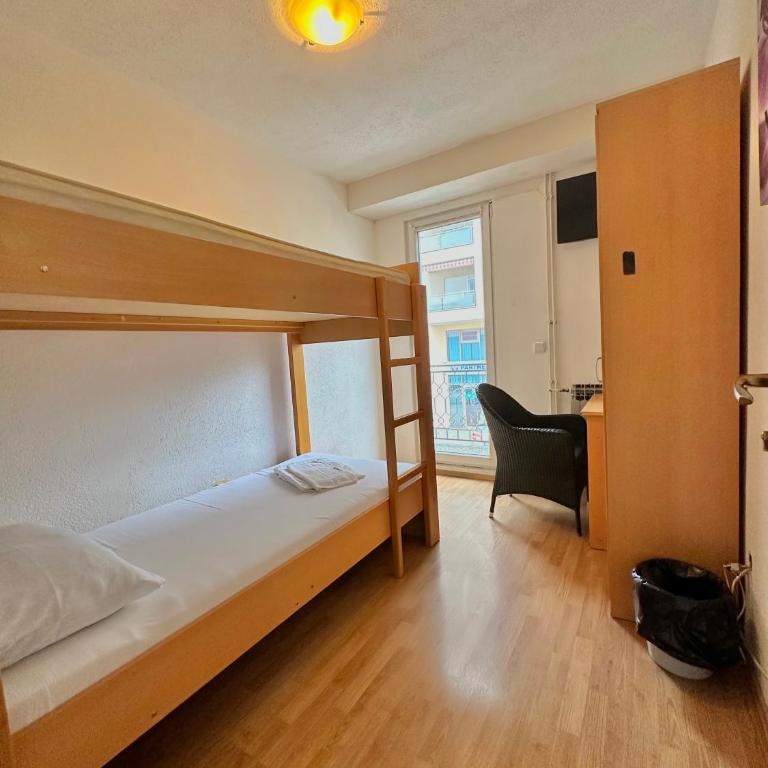 Hostel Herz - Dvokrevetna Soba sa Zasebnim Krevetima i Zajedničkim Kupatilom - 10