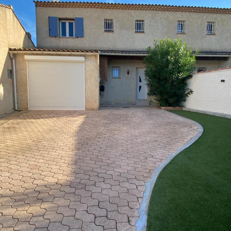 Maison la Londe - Three-Bedroom House - 41