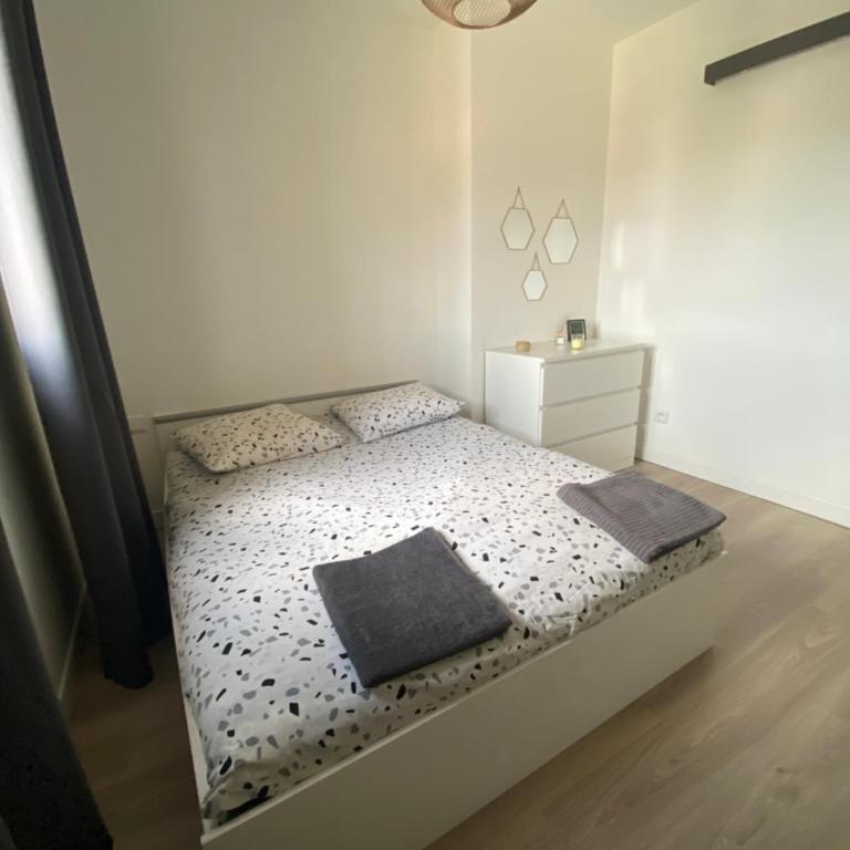 Maison la Londe - Three-Bedroom House - 48