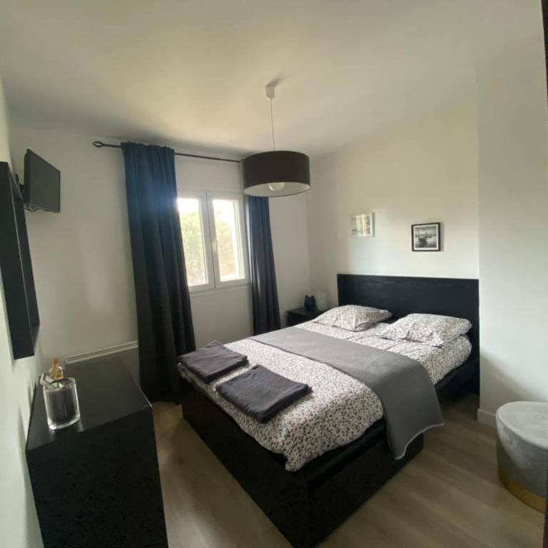 Maison la Londe - Three-Bedroom House - 46