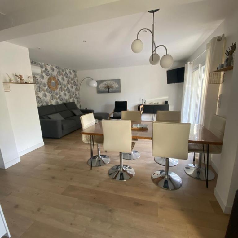 Maison la Londe - Three-Bedroom House - 39