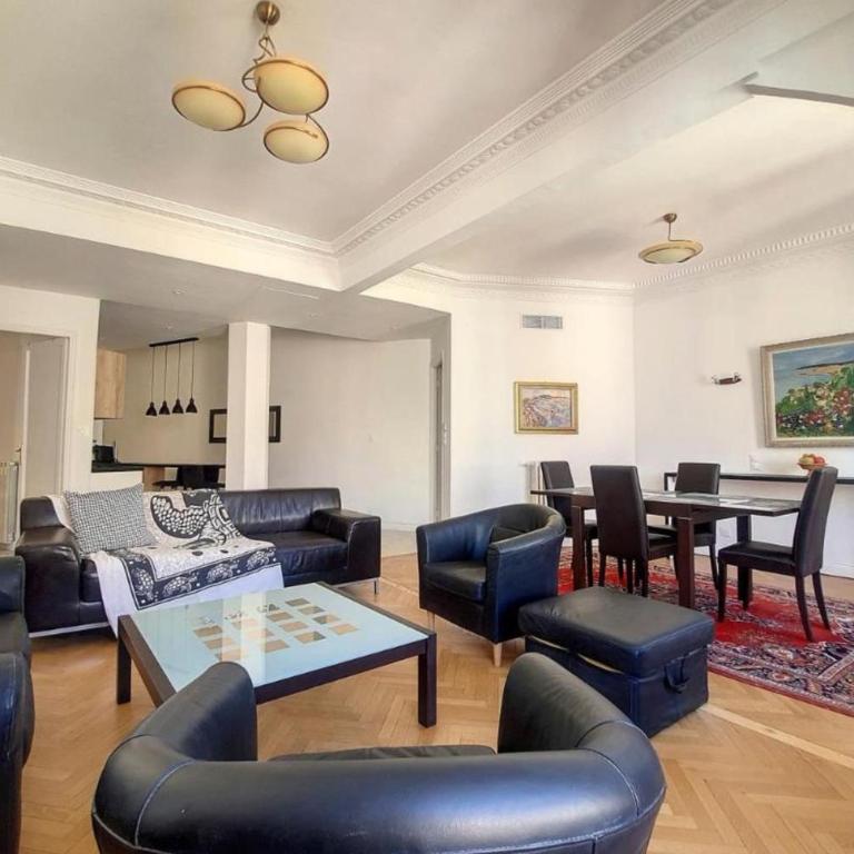 Bright air-conditioned flat in the city centre - Appartement - 1
