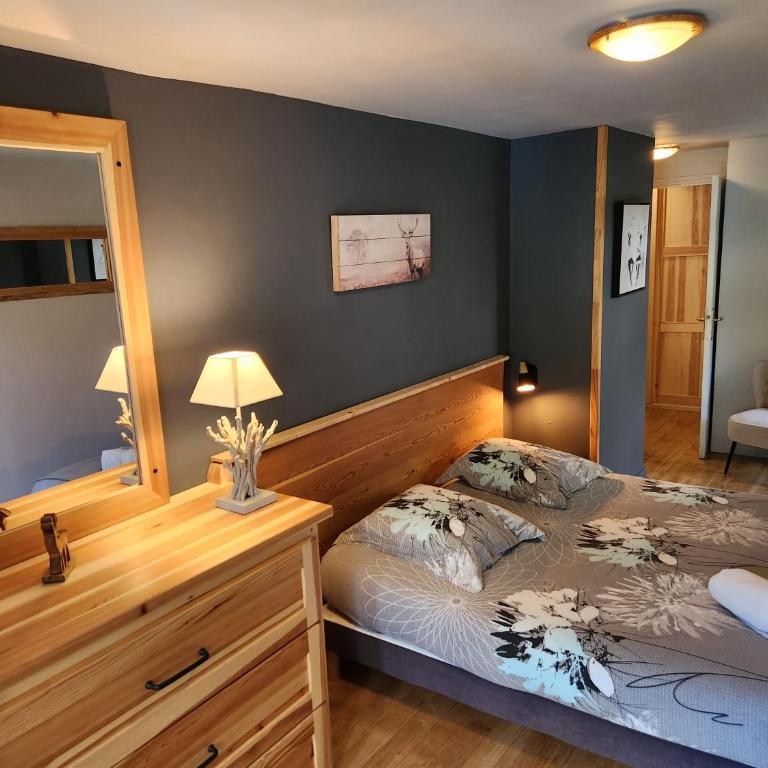 La Girandole Chambre d'hôtes et Location d'appartement - Chambre Double avec Balcon - 9