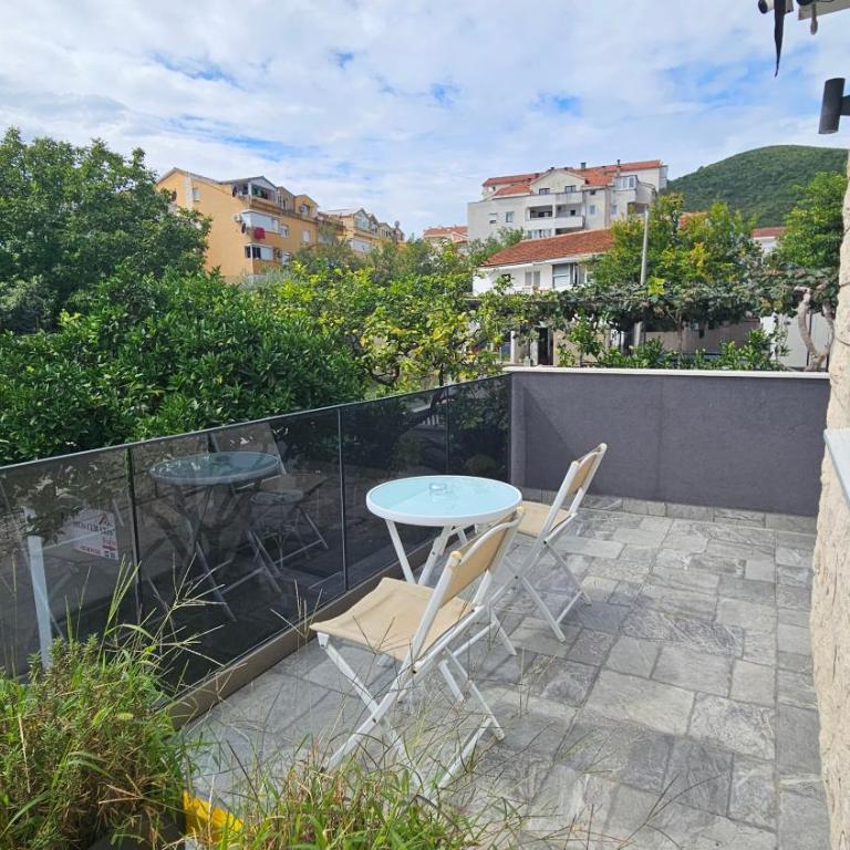 Basileus Apartments Budva - Niskobudžetna Dvokrevetna Soba sa Bračnim Krevetom - 6