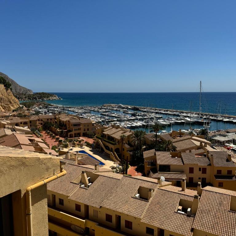 Sunrise Beachfront Apartment by the Marina - Apartment mit Meerblick - 4