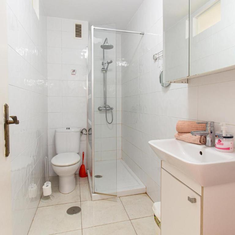 Amazing Apartment In Torrevieja - Apartamento de 1 dormitorio - 13
