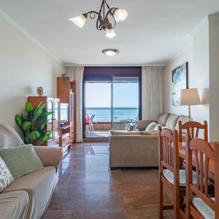 2 Bedroom Nice Apartment In Fuengirola - Apartamento de 2 dormitorios - 2