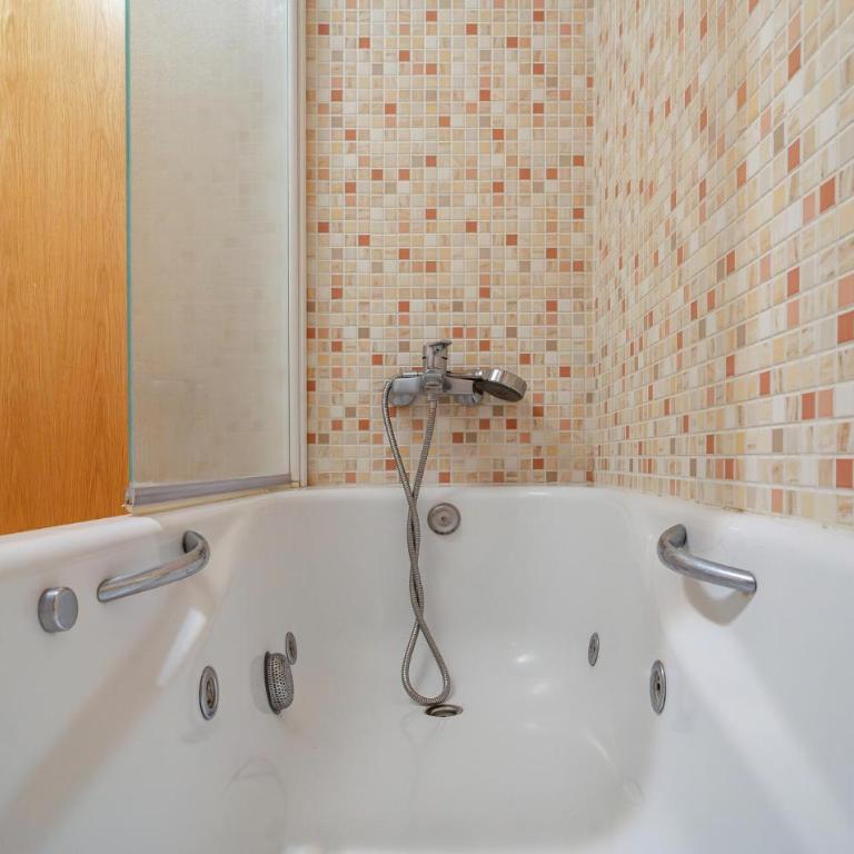 2 Bedroom Nice Apartment In Fuengirola - Apartamento de 2 dormitorios - 10