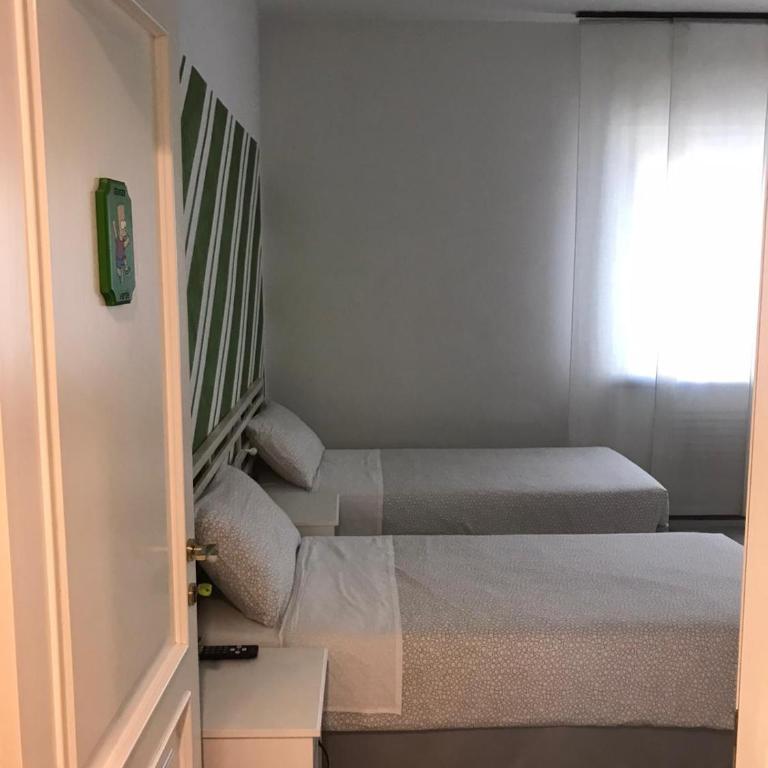 B&B Homer Trento - Camera Tripla Basic con Bagno in Comune - 5