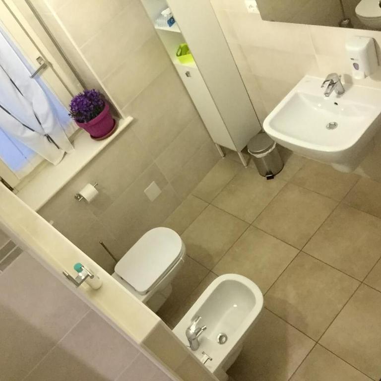 B&B Homer Trento - Camera Tripla Basic con Bagno in Comune - 7