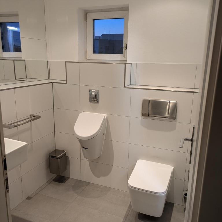 Munich Large Apartment 155 qm with 4 Bedrooms top located 1 to 12 guests - Four-Bedroom Apartment - 32