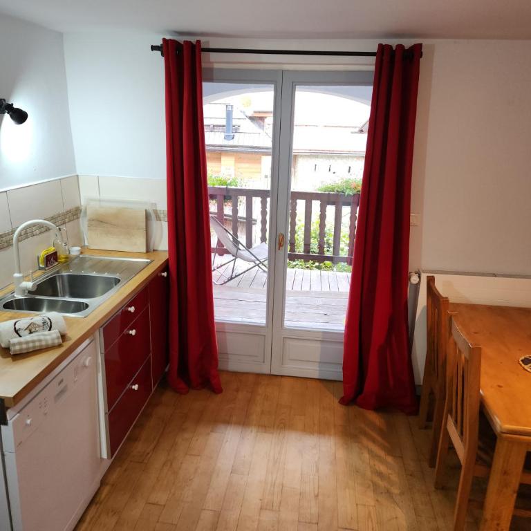 La Girandole Chambre d'hôtes et Location d'appartement - Appartement - Vue sur Jardin - 7
