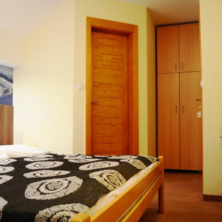 Guesthouse Lucic - Seven-Bedroom House - 1