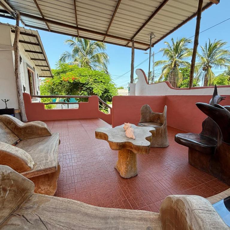 Lava House Hostal - Quadruple Room - 12