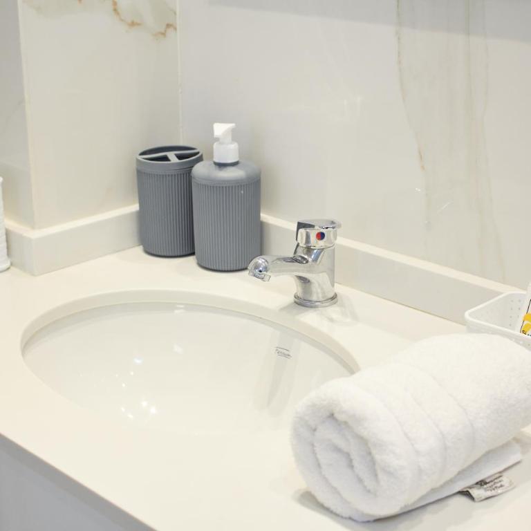 Monroe Suites - Quadruple Room - 7