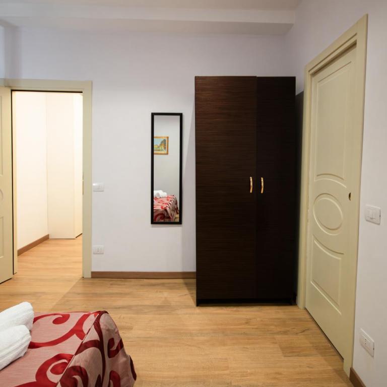 MBS Marconi Bridge Suites Guest House - Camera Quadrupla con Bagno Privato - 5