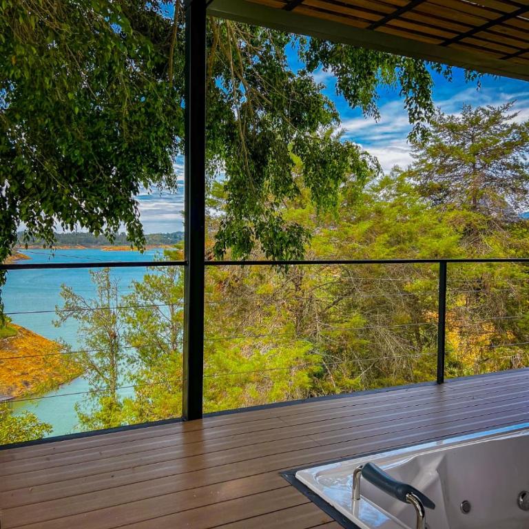 Cabaña con jacuzzi privado y vista al lago Elemen Retreat - Habitación Doble Familiar - 1