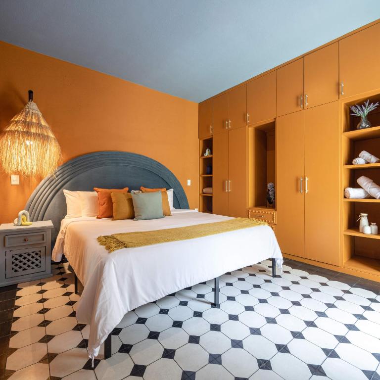 Elysian Deco suites - A Kaleidoscope of Color - Suite Deluxe - 3