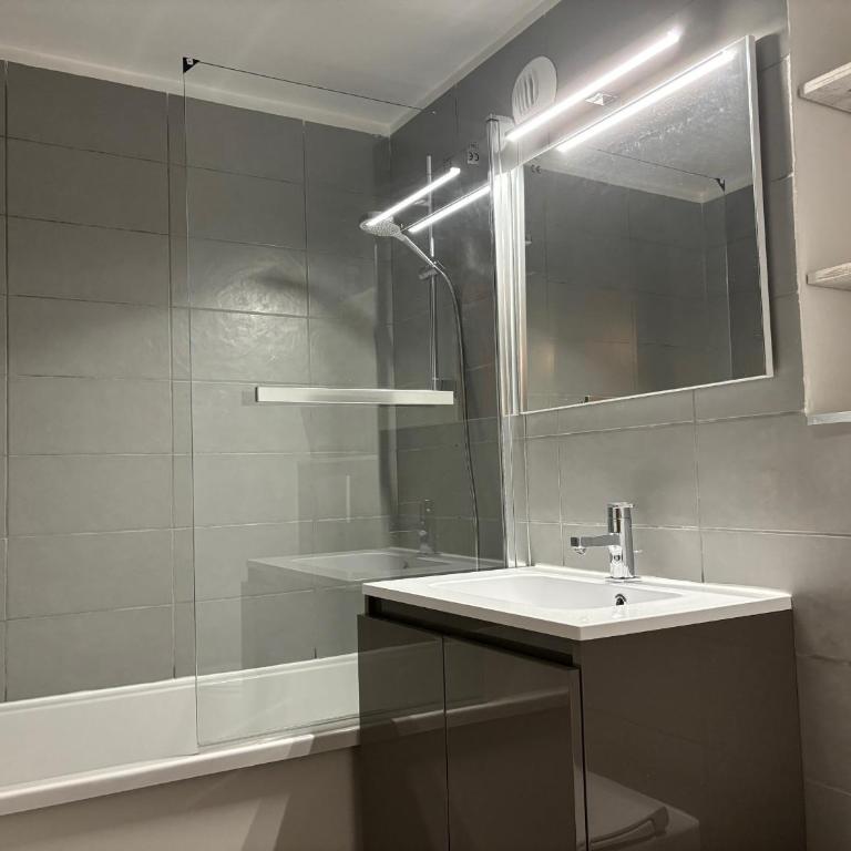 Duplex 3 pièces avec mezzanine, 6 pers, skis aux pieds, proche commodités - FR-1-329-96 - Apartment - 5