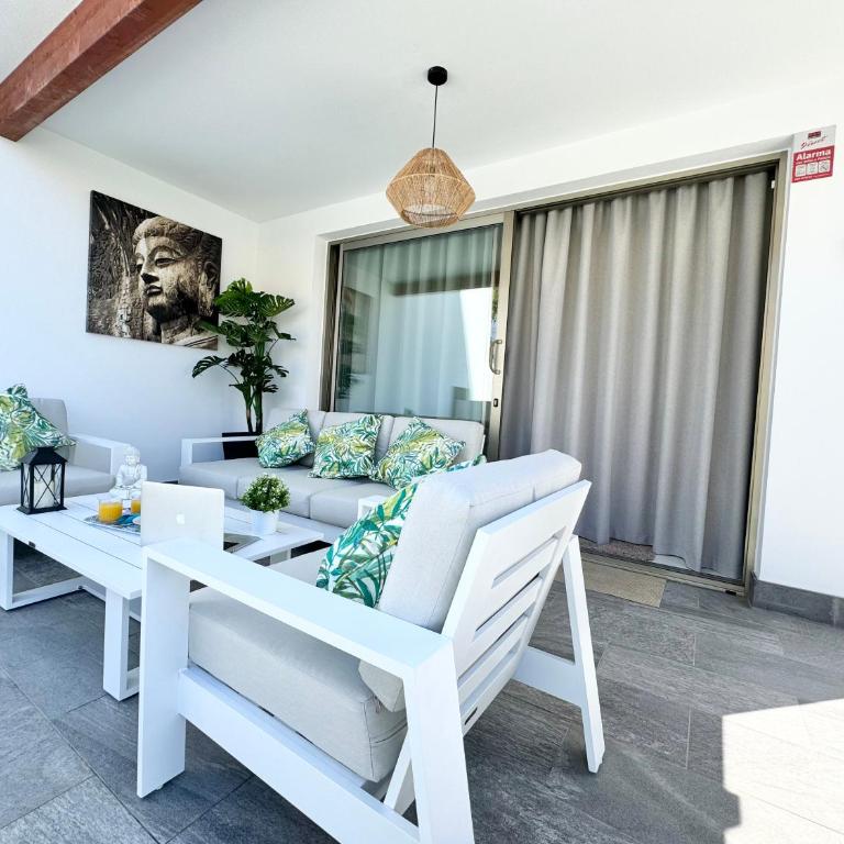 Welcome to Villa Bali a luxurious modern getaway - Villa - 11