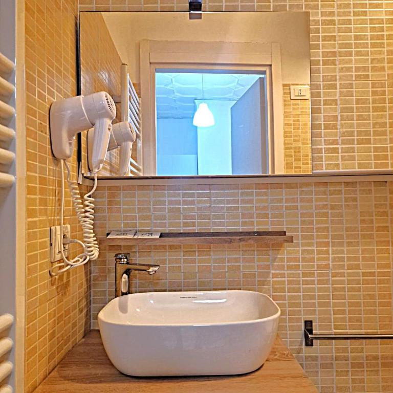 B&B ONE - Triple Room with Private Bathroom - 18