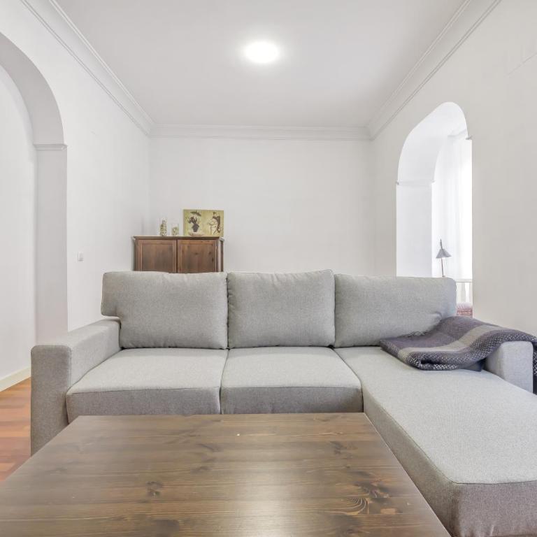 Apto Gran Capitán Center II - Parking Incluido - Three-Bedroom Apartment - 11