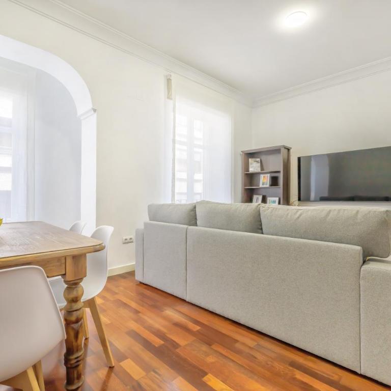 Apto Gran Capitán Center II - Parking Incluido - Three-Bedroom Apartment - 12