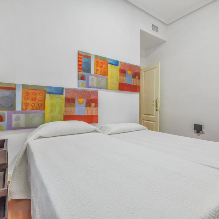 Apto Gran Capitán Center II - Parking Incluido - Three-Bedroom Apartment - 4