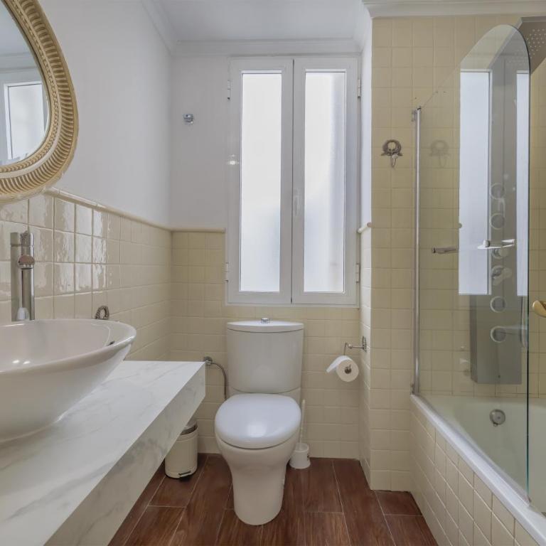 Apto Gran Capitán Center II - Parking Incluido - Three-Bedroom Apartment - 7