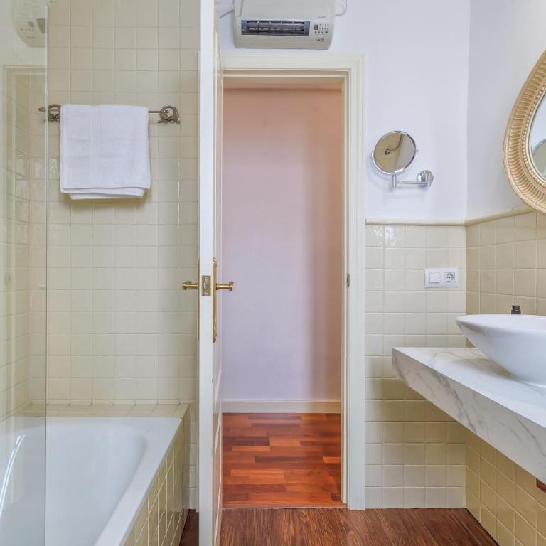Apto Gran Capitán Center II - Parking Incluido - Three-Bedroom Apartment - 33