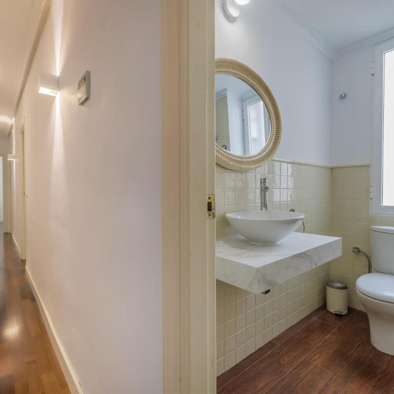 Apto Gran Capitán Center II - Parking Incluido - Three-Bedroom Apartment - 34