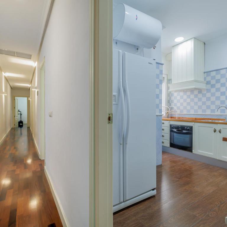 Apto Gran Capitán Center II - Parking Incluido - Three-Bedroom Apartment - 30