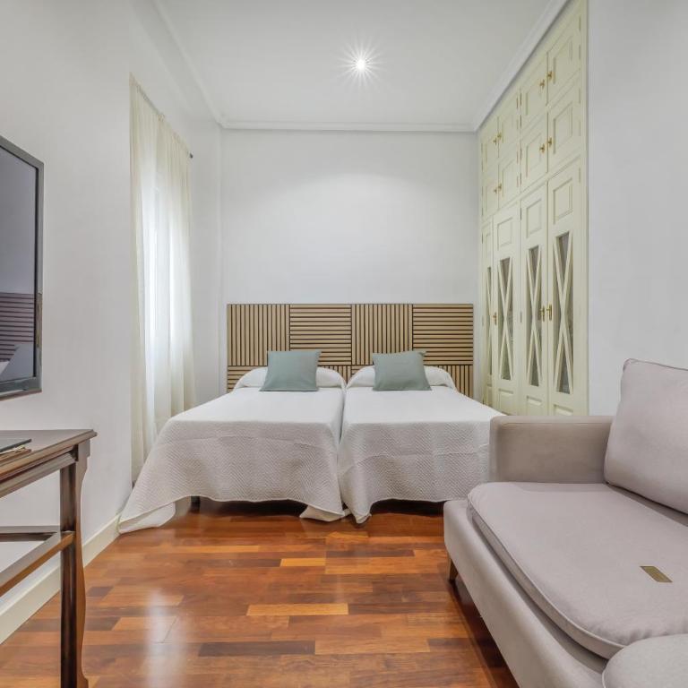 Apto Gran Capitán Center II - Parking Incluido - Three-Bedroom Apartment - 2