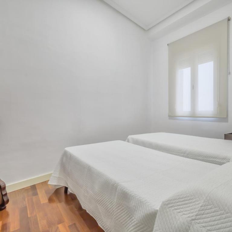 Apto Gran Capitán Center II - Parking Incluido - Three-Bedroom Apartment - 26