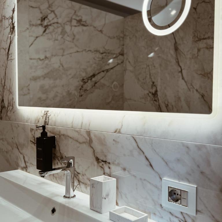Residenza Imperiale - Trevi Suites - Camera King Deluxe - 5