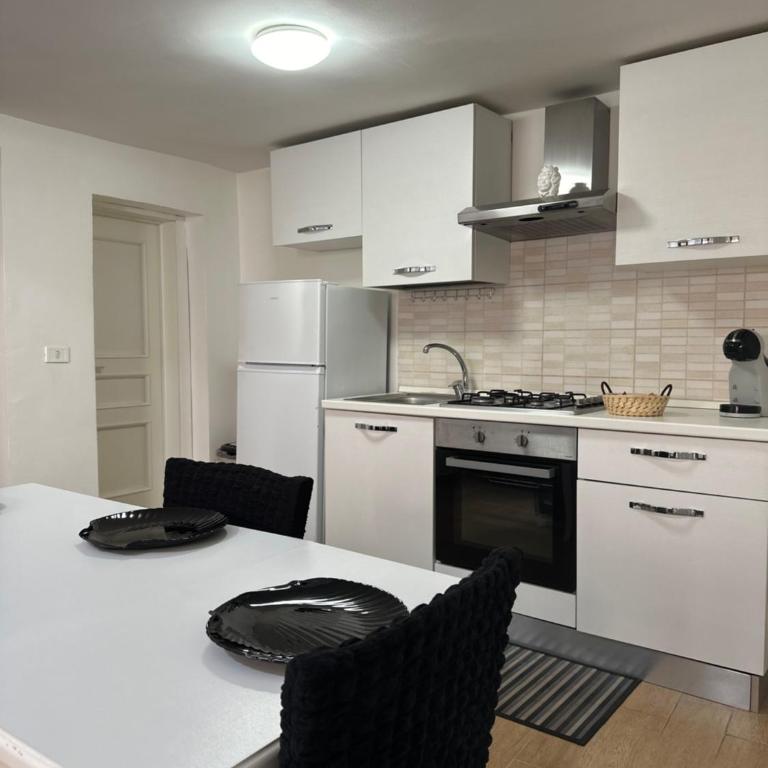 Sister House - Two-Bedroom Apartment - 4
