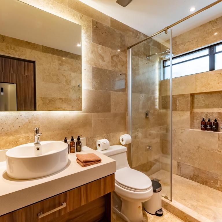 Bahay Condos steps from the beach and 5th ave - Loft - 9