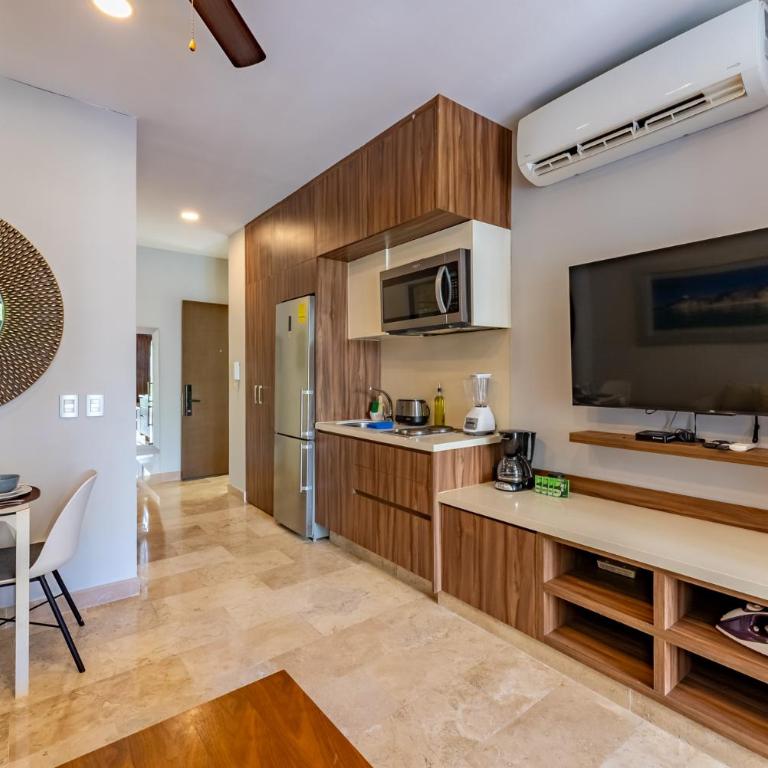 Bahay Condos steps from the beach and 5th ave - Loft - 14