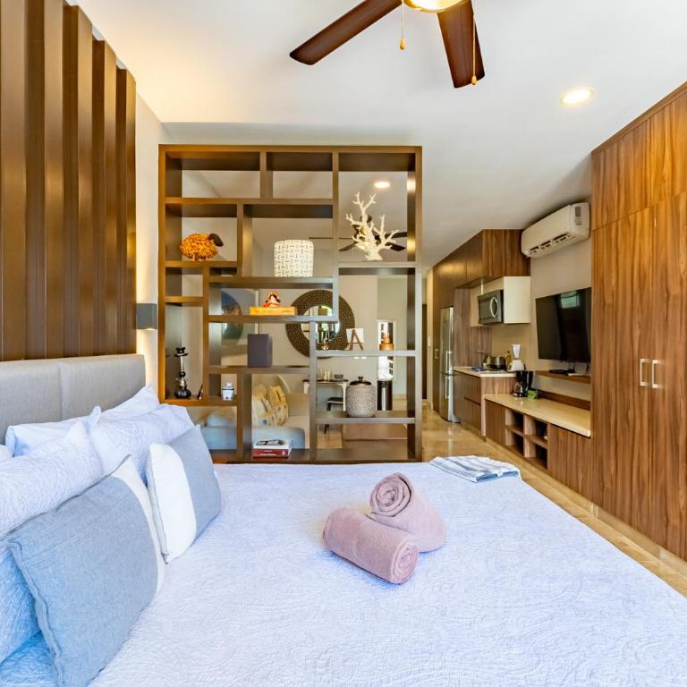 Bahay Condos steps from the beach and 5th ave - Loft - 22