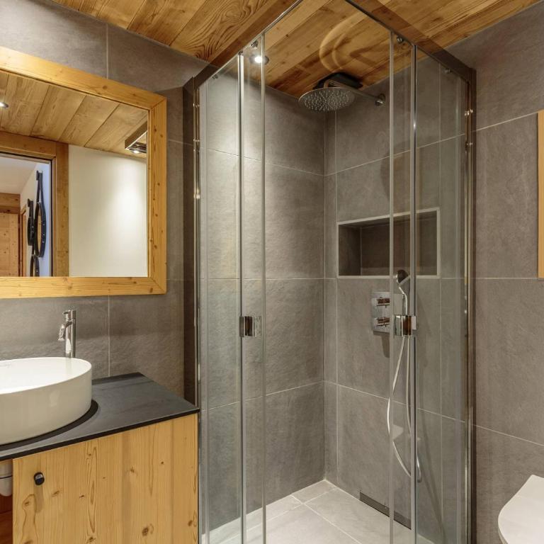 Chalet rénové avec spa, piscine et parking, pied des pistes - Appartement 3 Chambres - 8