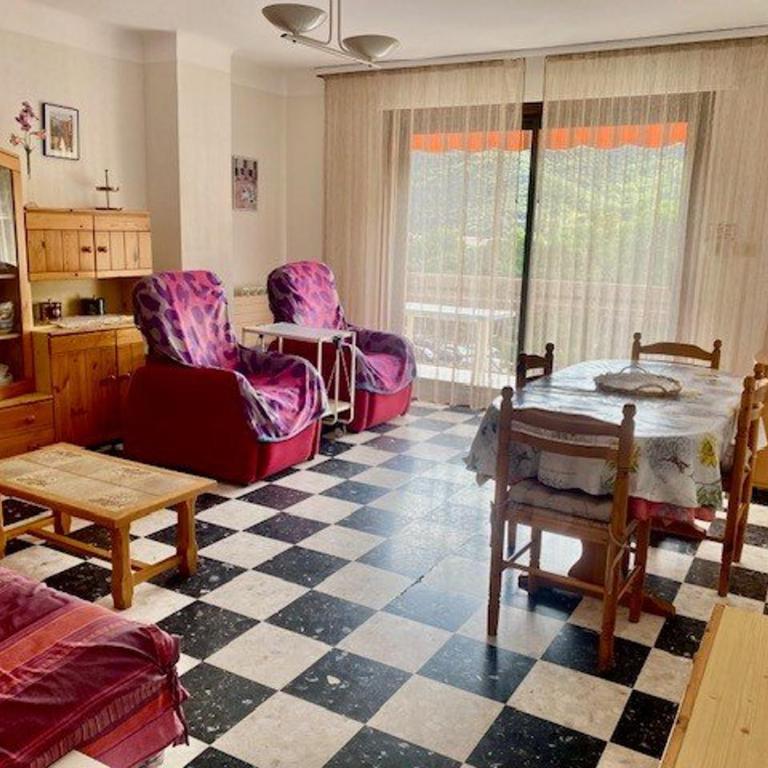 Charmant F2 avec Garage, Terrasse et Véranda, à 500m du Centre et 600m des Cures à Amélie-les-Bains - Appartement 1 Chambre - 1